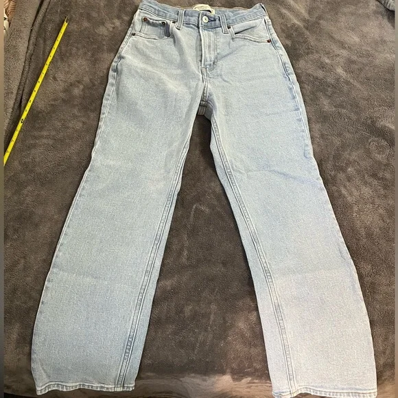 Light Wash High Rise Straight Jeans SIZE 25 SHORT - Picture 1 of 6